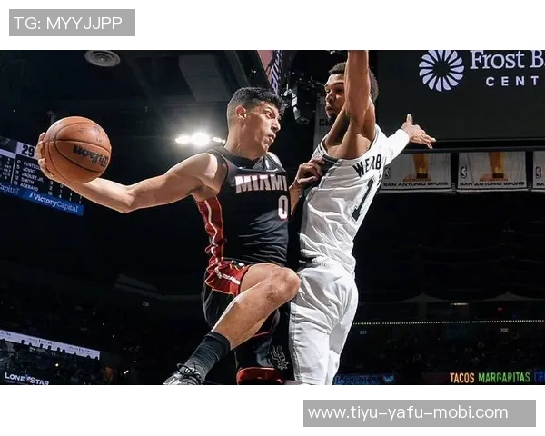 2米26控卫文班亚马展现全能球技助攻队友三分球精彩瞬间 2米26控卫文班亚马展现全能球技助攻队友三分球精彩瞬间