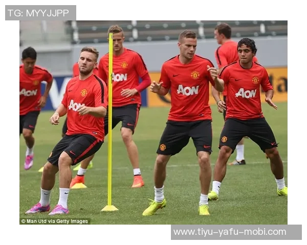 埃弗拉:B费具备曼联队长潜质但需掌控比赛节奏与球队氛围 埃弗拉:B费具备曼联队长潜质但需掌控比赛节奏与球队氛围