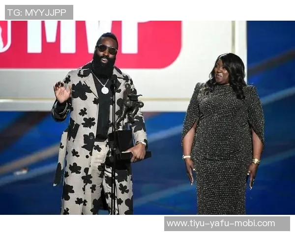 小里弗斯谈威少与狄龙的激情对比揭示温柔内心的真实一面